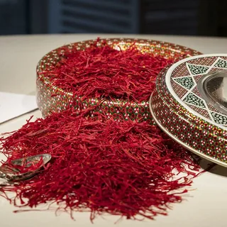 تصویر 4 از زعفران کادویی لوکس با بسته‌ بندی شیک و مناسب هدیه و سوغات